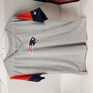 EUC NFL Team Apparel Dri-fit New England Patriots Women's v-neck sz XL Shirt